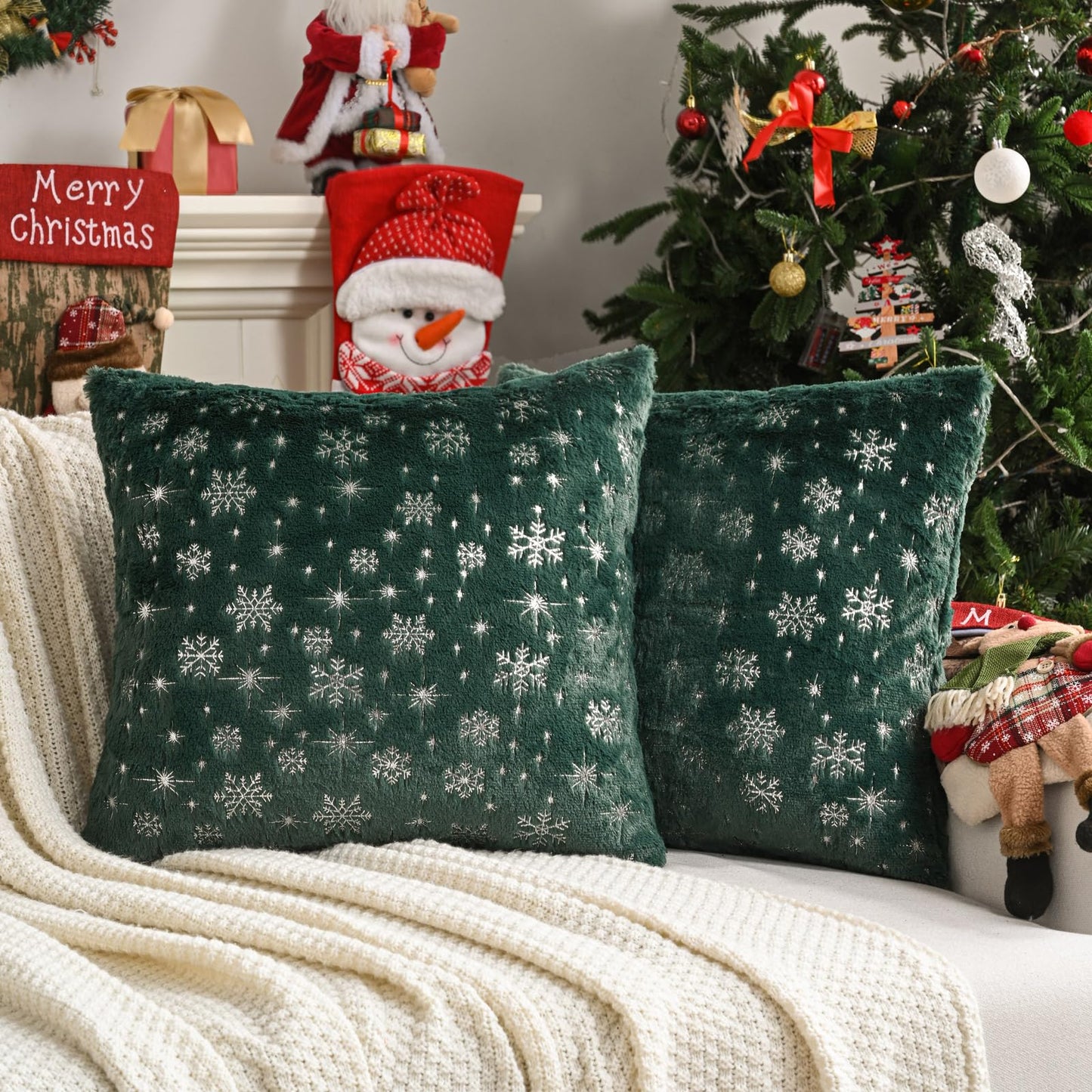 FUTEI Christmas Snowflakes Green Throw Pillow Covers 18x18 inch Set of 2,Soft Decorative Cushion Cases,Home Decor for Couch Bed Living Room