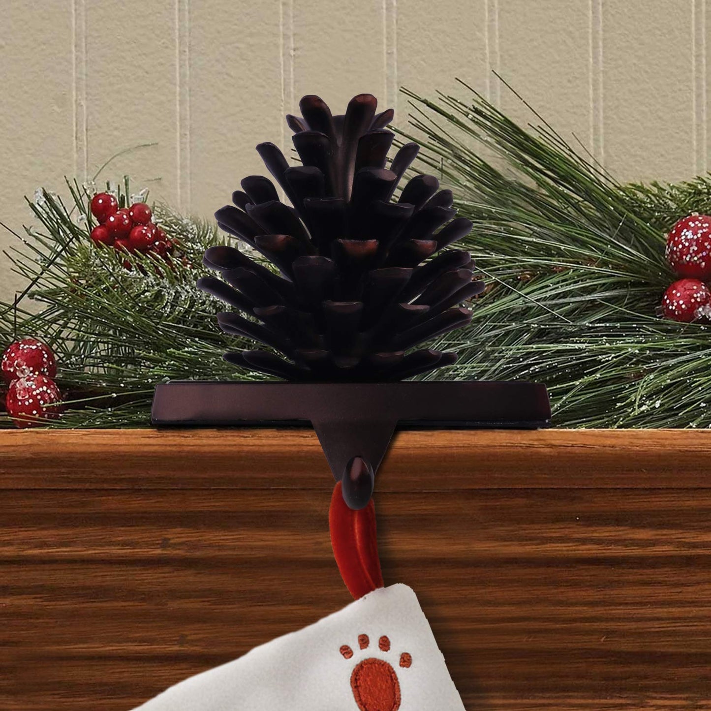 Hxezoc Pine Cone Christmas Stocking Holder, 3D Brown Metal Mantel Stocking Hanger for Christmas Fireplace Mantel Decorations Christmas Holiday Supplies