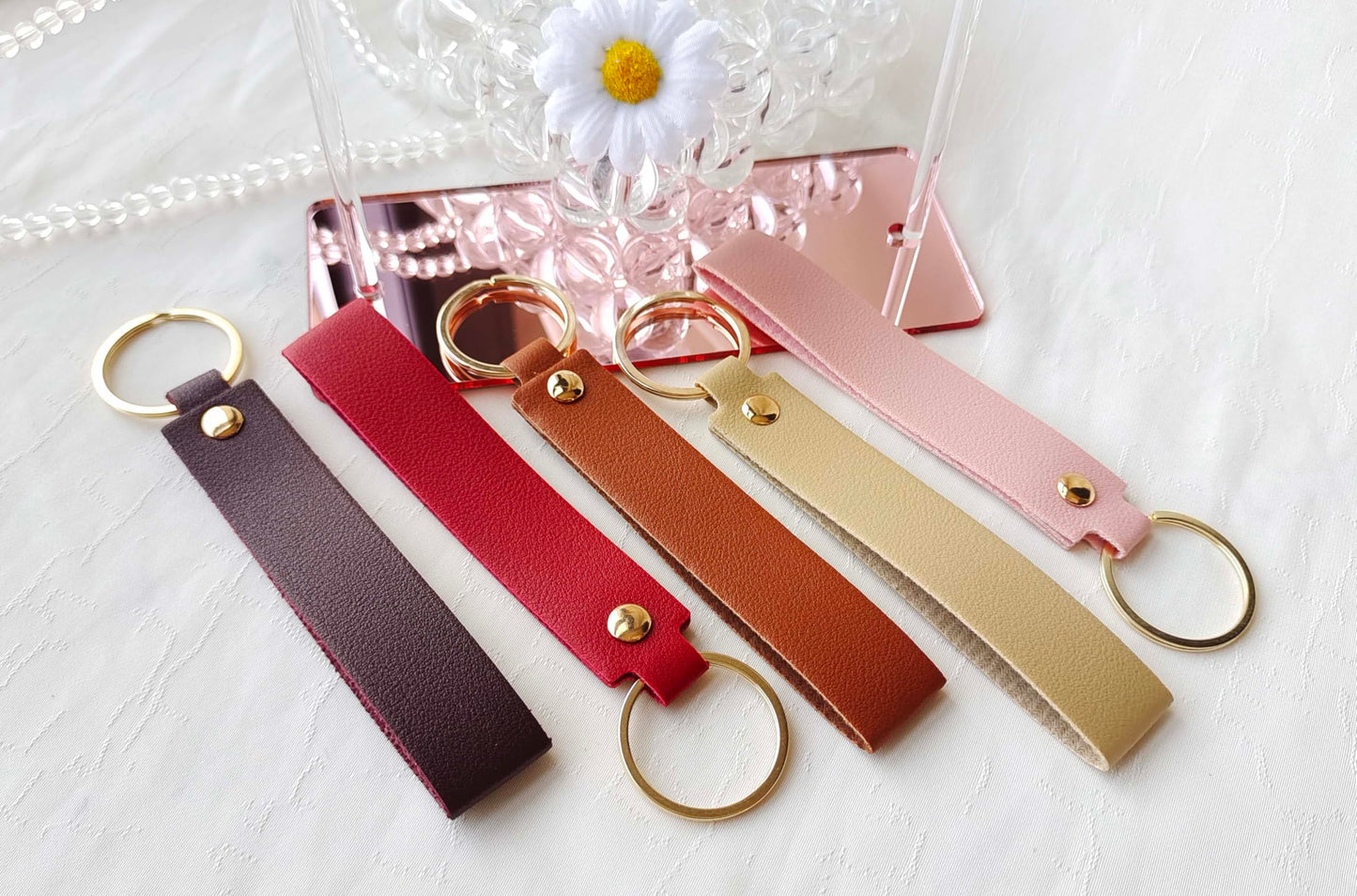 Aukousn,100 Pack Blank Leather Keychain Engraving Blanks Key Chain with Key Rings for DIY Craft 10 Colors