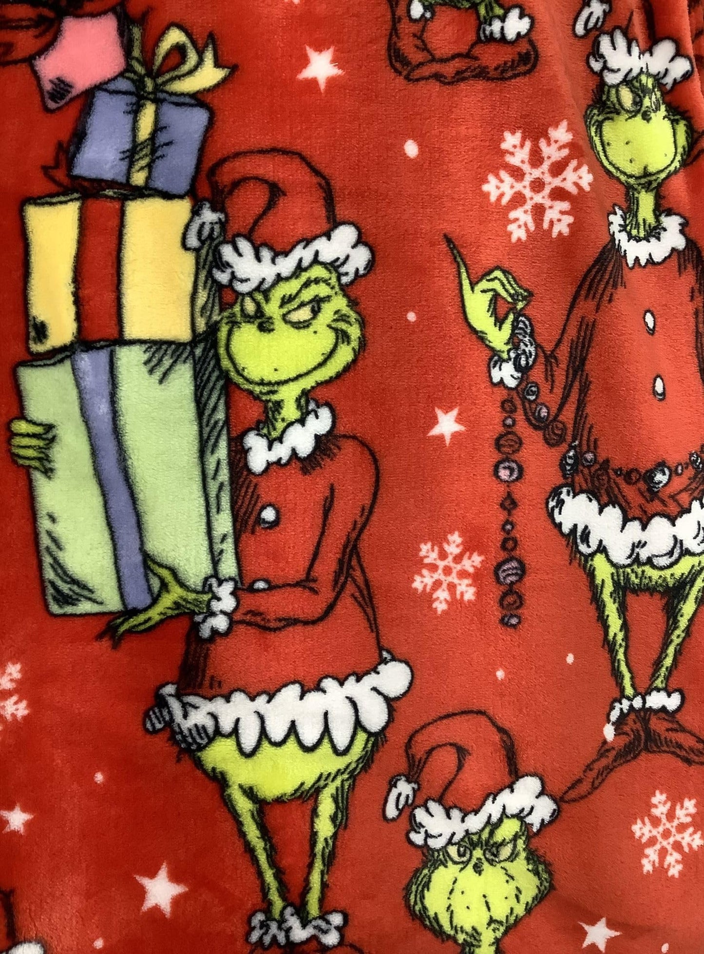 Franco Manufacturing Co. Inc. Grinch Christmas Plush Throw Blanket, Red - Grinch with Stacked Presents, 50" x 70"