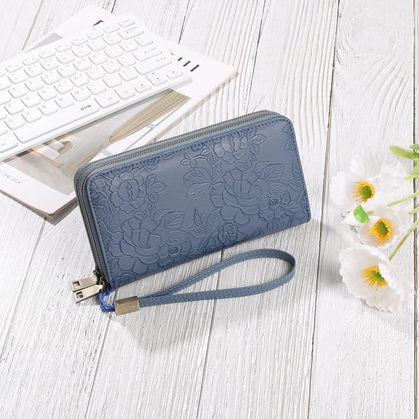 GAEKEAO Womens Wallet Large Capacity with Phone Pocket, Double Zip Around RFID Blocking Clutch Purse Wristlet Grip Hand Strap