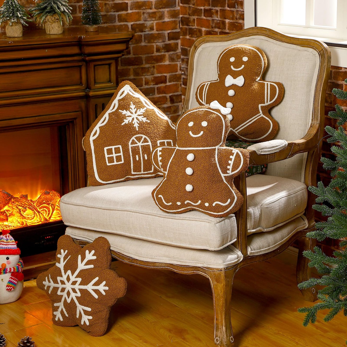 HunnmingRe 4 Pcs Christmas Throw Pillows Fall Football Plush Pillows Winter Holiday Cushion Soft Decorative Cushions for Couch Bedroom Living Room Thanksgiving Xmas Decor(Caramel,Gingerbread)
