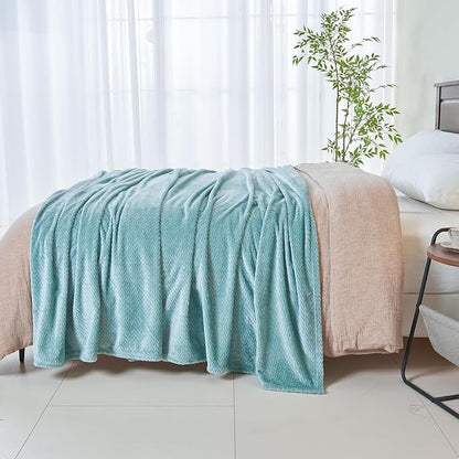 NEWCOSPLAY Super Soft King Blanket Mint Green Premium Silky Flannel Fleece Leaves Pattern Lightweight Bed Blanket All Season Use (Mint Green, King(90"x110"))