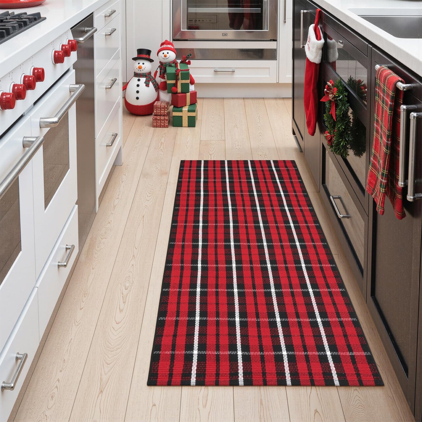 LEEVAN Christmas Outdoor Rug 2x4, Xmas Buffalo Plaid Washable Small Front Porch Door Mat, Black and Red Checkered Entryway Rug, Woven Welcome Doormat for Layered Kitchen Bathroom Holiday Decor Carpet