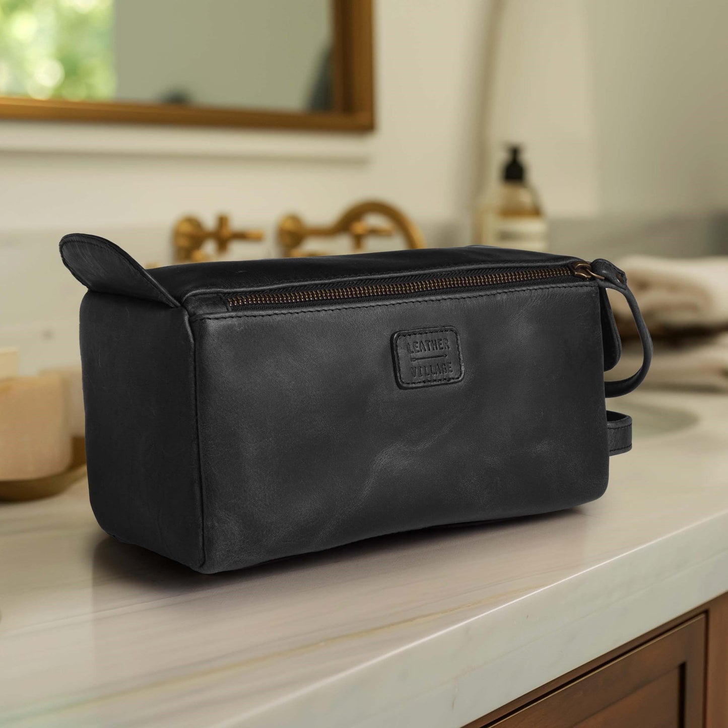 LEATHER VILLAGE Genuine Leather Travel Toiletry Bag - Water-Resistant Dopp Kit for Toiletries, Large Shaving Bag & Bathroom Organizer - Gift for Men & Women - Distressed Black