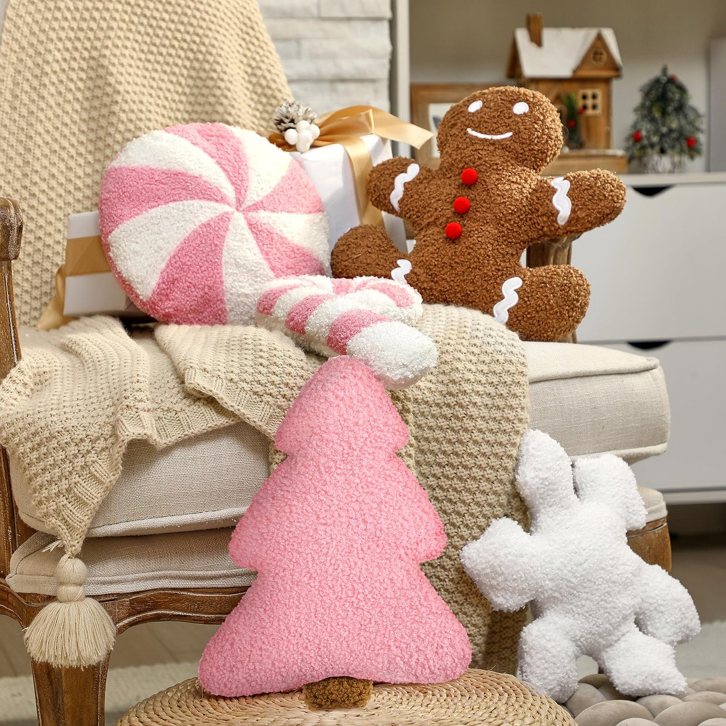 Memorywuu 5 Pcs Pastel Pink Christmas Throw Pillows Stuffed Plush Xmas Tree Gingerbread Man Snowflake Pillow Stripe Candy Cane Peppermint Shape Cushion for Home Sofa Bed Couch Living Room