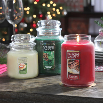 Yankee Candle Sparkling Cinnamon Scented, Classic 22oz Large Jar Single Wick Candle, Over 110 Hours of Burn Time | Holiday Gifts for All: Perfect for Fall and Winter Decor