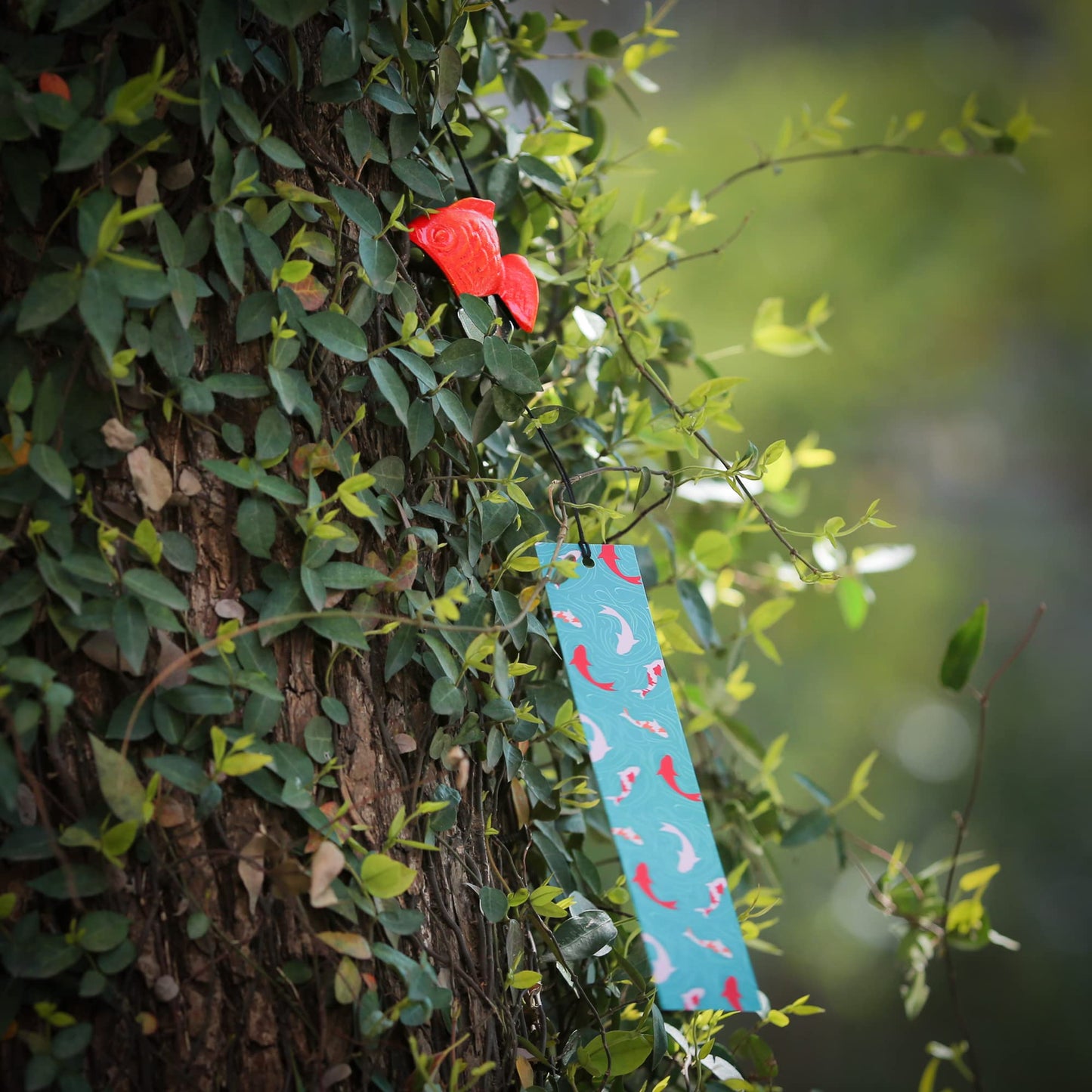 A.F.N.A.L Japanese Wind Chime Cast-Iron Outdoor Ornament for Garden, Patio & Balcony, Hanging Metal Wind-Bell Decoration Gift, Blessing Pendant Windchimes & PVC Wind-Catcher, Goldfish - Red