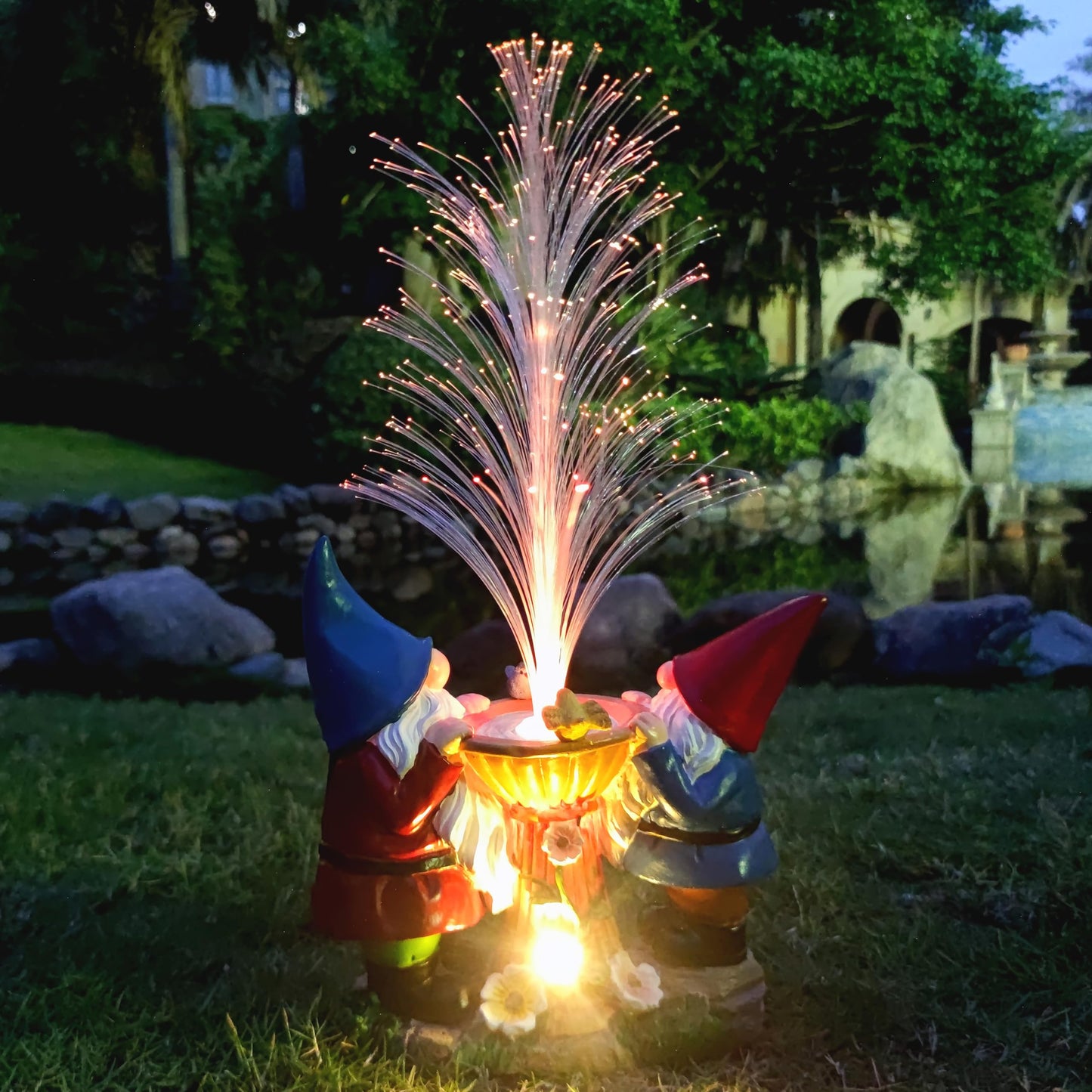 RCTTICUU Gnome Statue Solar Garden Decor with LED Lights, Resin Gnomes Figurine and Colour Changing Optical Fiber Solar Light,Outdoor Decorations for Balcony, Patio, Yard, Lawn, Gifts for Women