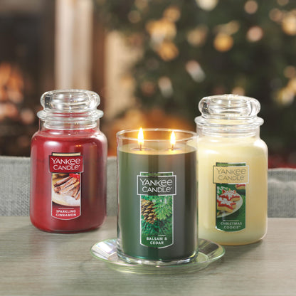 Yankee Candle Sparkling Cinnamon Scented, Classic 22oz Large Jar Single Wick Candle, Over 110 Hours of Burn Time | Holiday Gifts for All: Perfect for Fall and Winter Decor