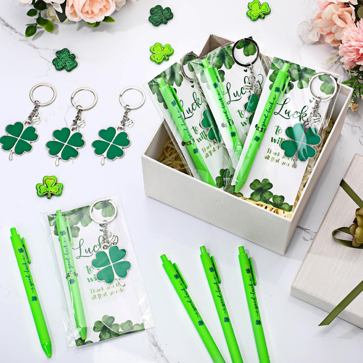 Fullhawl 12 Sets Shamrock Pen Gifts Bulk for Employee Good Luck Ballpoint Pens Clover Keychains with Thank You Cards for Teacher End of Year Team Staff Coworker Graduation