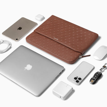 Comfyable x Edition Faux Leather Laptop Sleeve 13 14 Inch, Compatible with 13" MacBook Air M5 & 14" MacBook Pro M5 Pro/Max 2026, Mac Travel Case with a Front Zip Pocket for Men Women, Brown