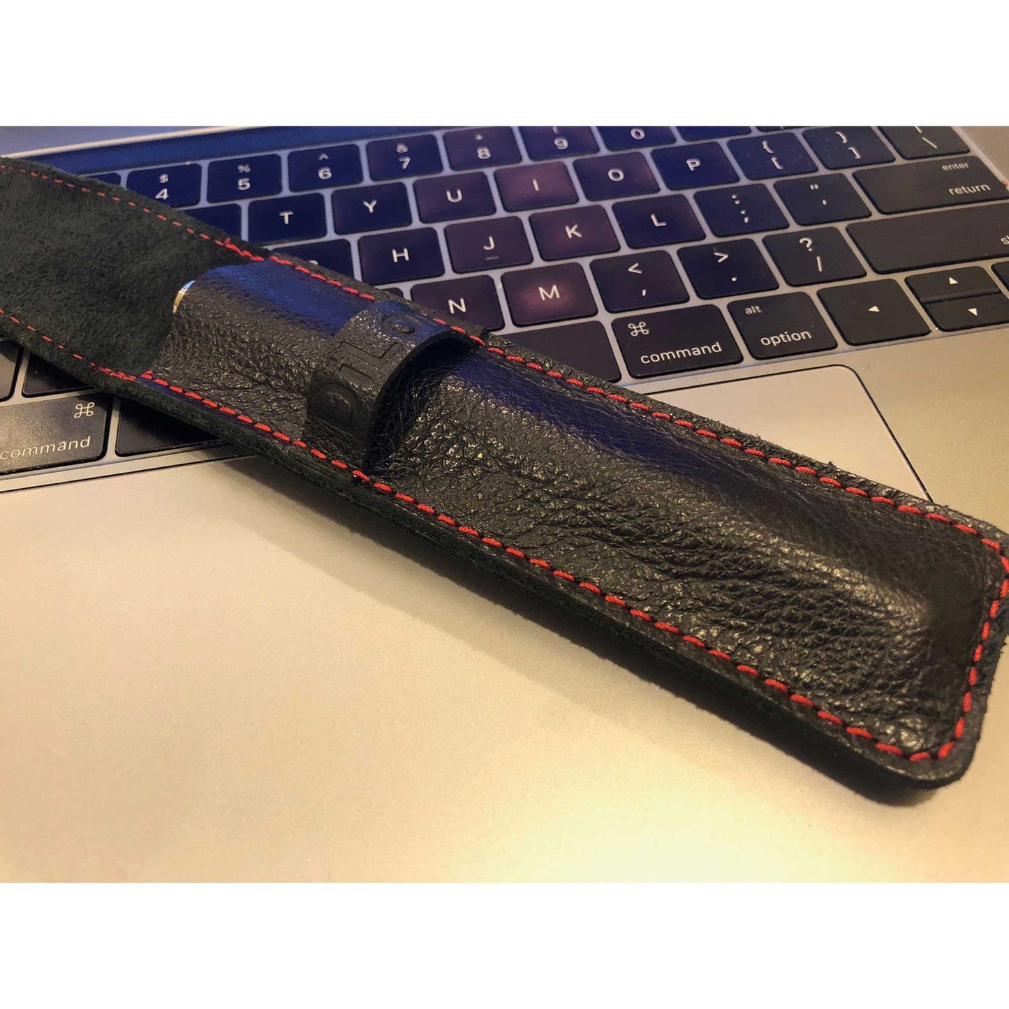 DiLoro Full Grain Leather Single Pen Case Holder Pouch Pencil Organizer (Buffalo Black w Red)