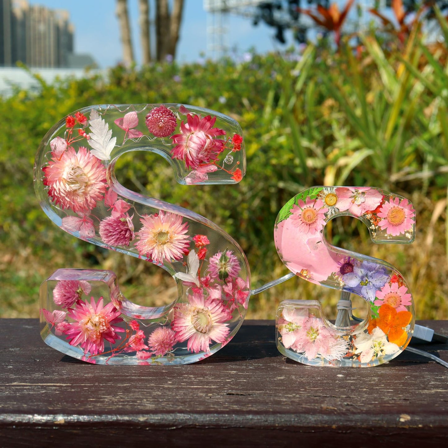 Sleeping Piggy Handmade Large Dried Floral Resin Night Light Letter with LED Lights for Women Girls Christmas Birthday Wedding Gifts (Letter W 6.3 Inch)