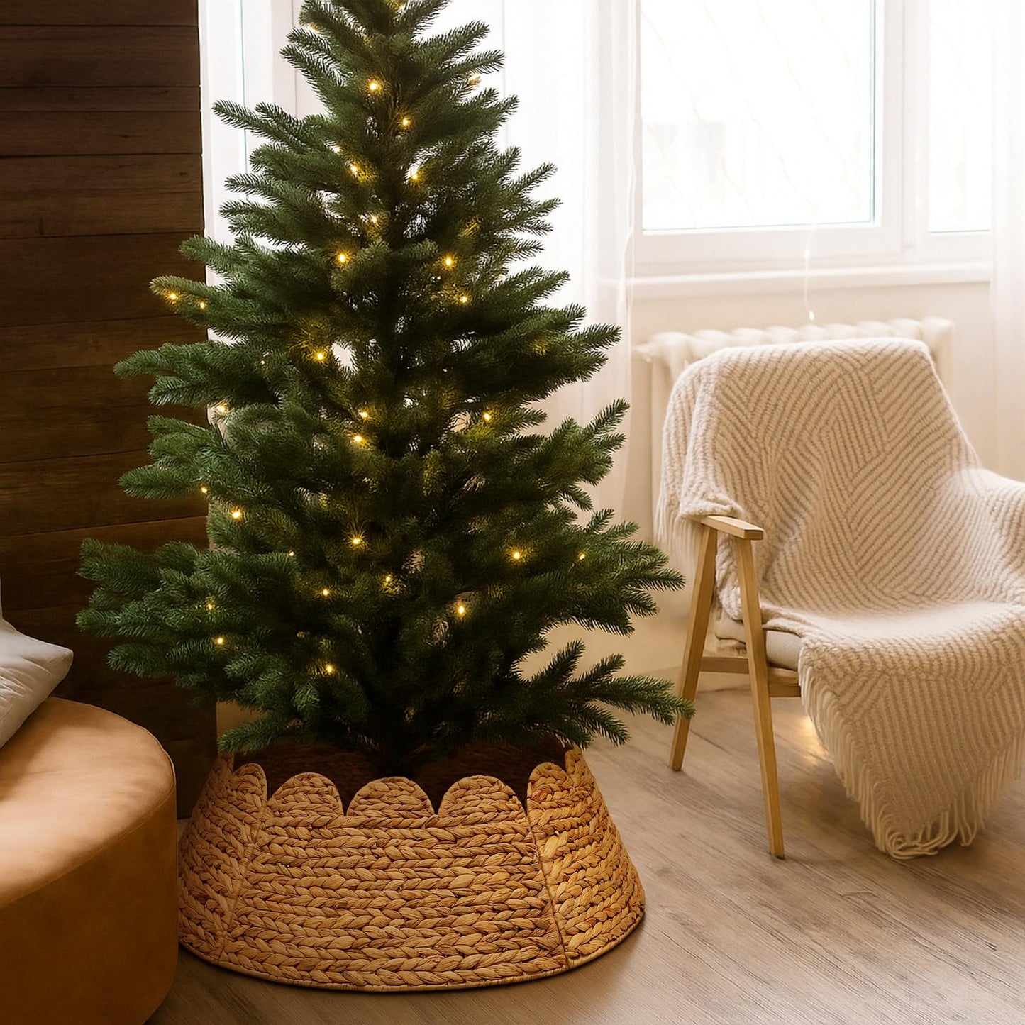Cinnvoice Woven Rattan Scalloped Christmas Tree Collar 24 Inch Natural Ring Rustic Farmhouse Water Hyacinth Base Cover Skirt for 4-6 ft Xmas Tree Holiday House Decoration
