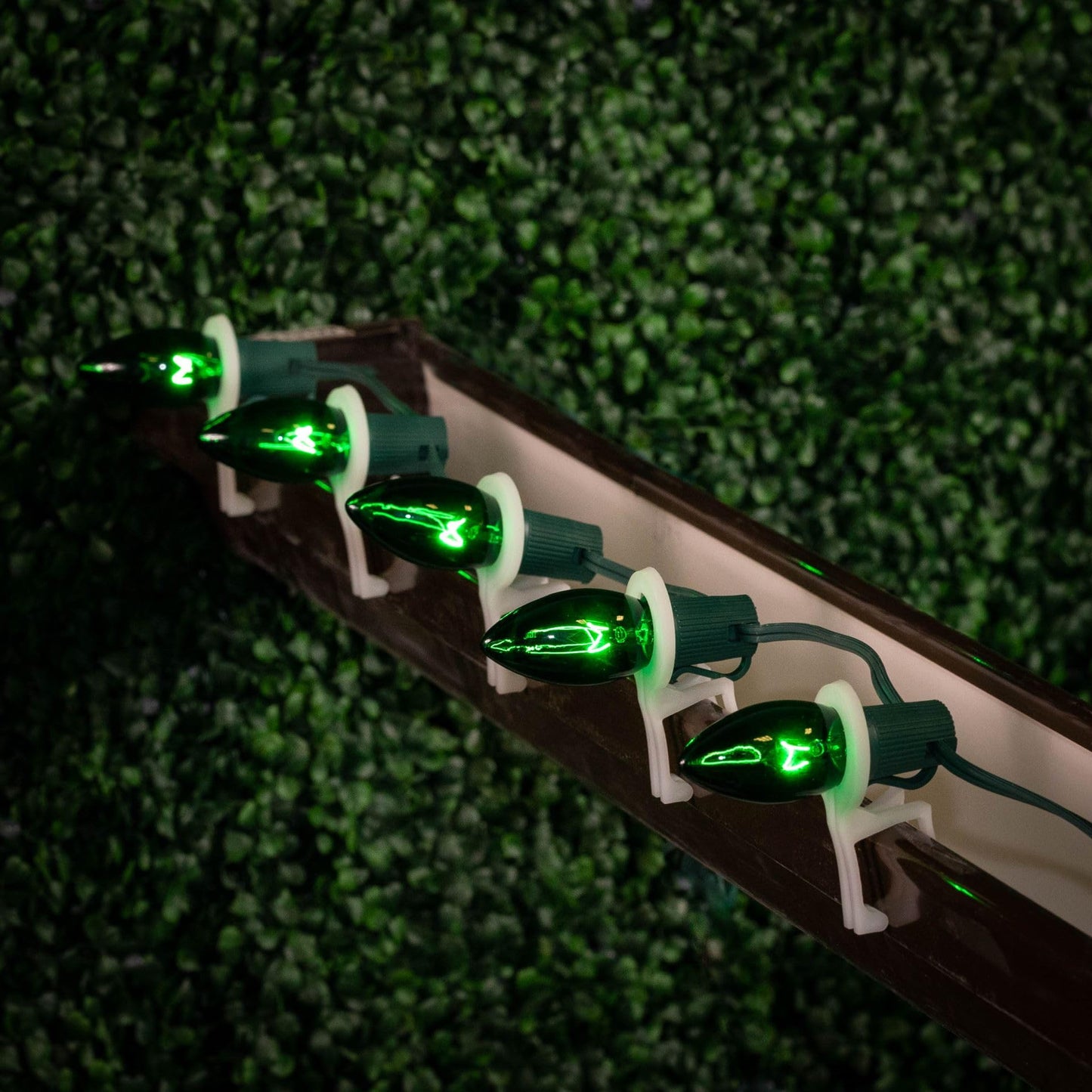 Novelty Lights Christmas Replacement Bulbs - Outdoor Individual Bulbs for Events, Holiday Parties, Patios, and More - C7/E12 Candelabra Base, 5 Watt Lights (Green, 25 Pack)