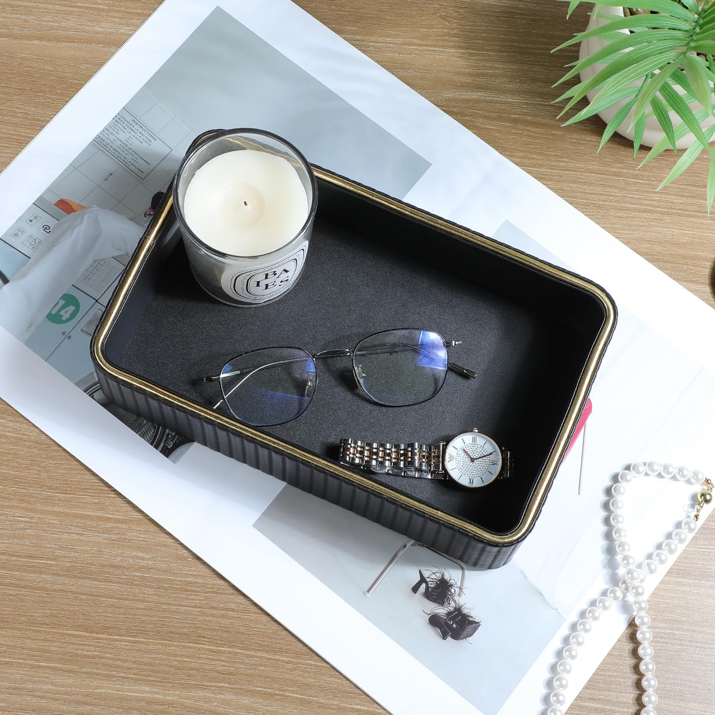 MEIBOOCH Desk Organizer Tray, PU Leather Nightstand Organizer Perfume Valet Tray for Men Women, Decorative Vanity Trays Trinket Dish Key Bowl for Entryway Table (Black, Small)
