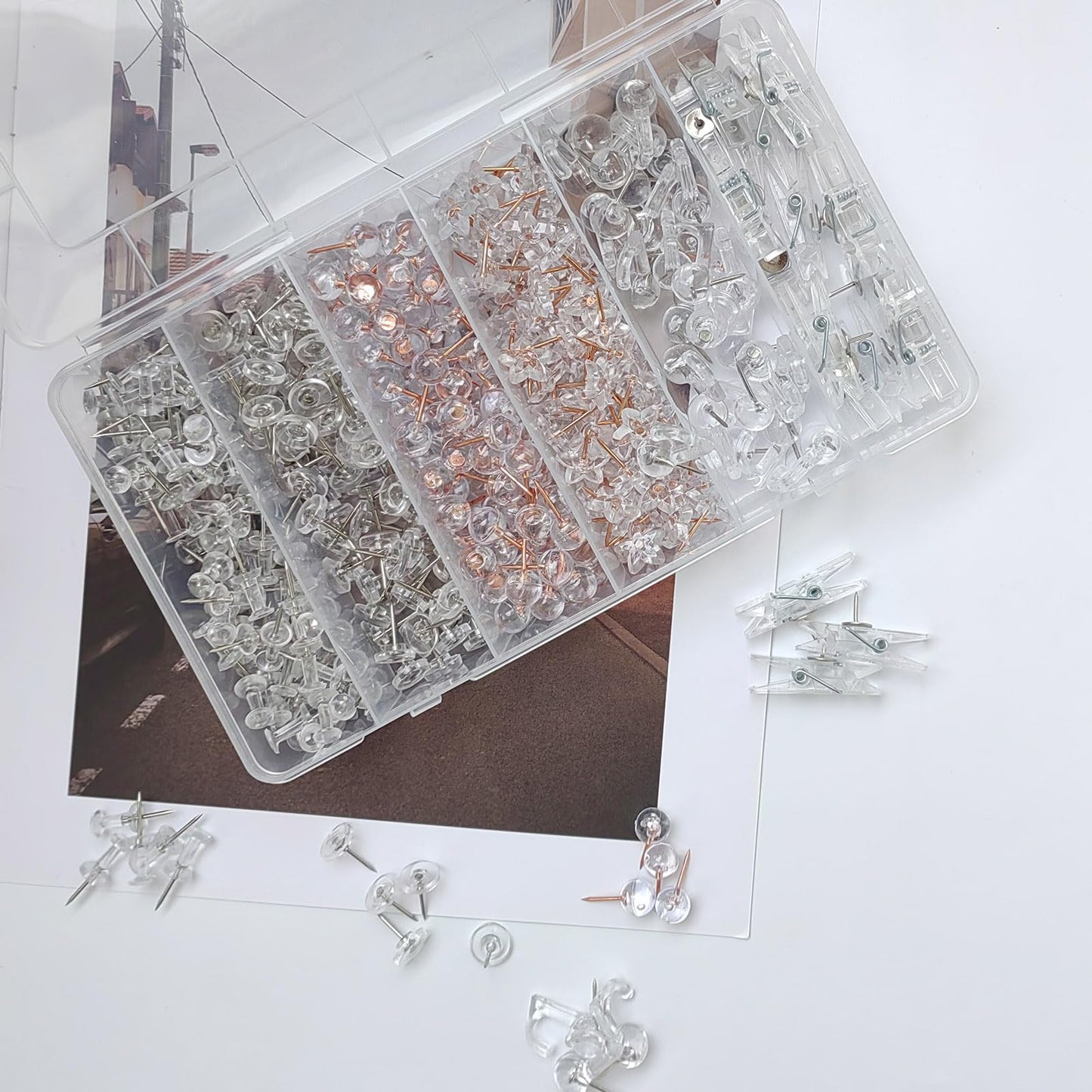 Clear Push Pins with Set, 440 Pcs Transparent Plastic Thumbtacks,Decorative Push Pins,Thumb Tacks Use for Cork Board,Bulletin Board,Craft Projects, Maps,Home, Office ﻿