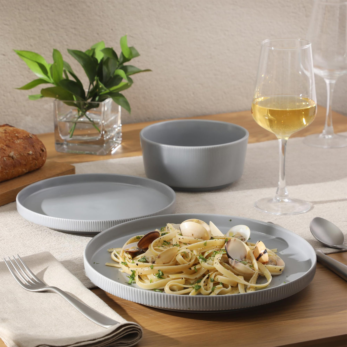 Gibson Home Queenslane 16 Piece Double Bowl Plates and Bowls Dinnerware Sets - Matte Blue