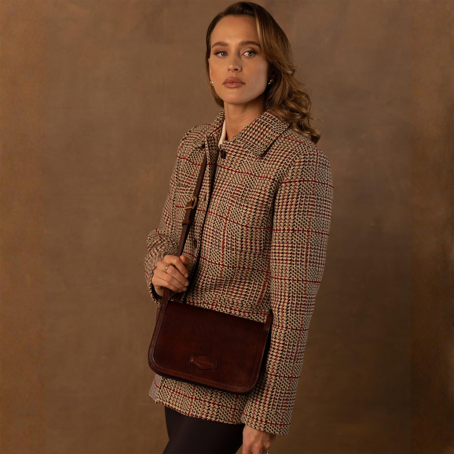 Time Resistance Leather Crossbody Bag – Messenger Bag with Magnetic Closure - Leather Handbag Purse for Women (Brown)