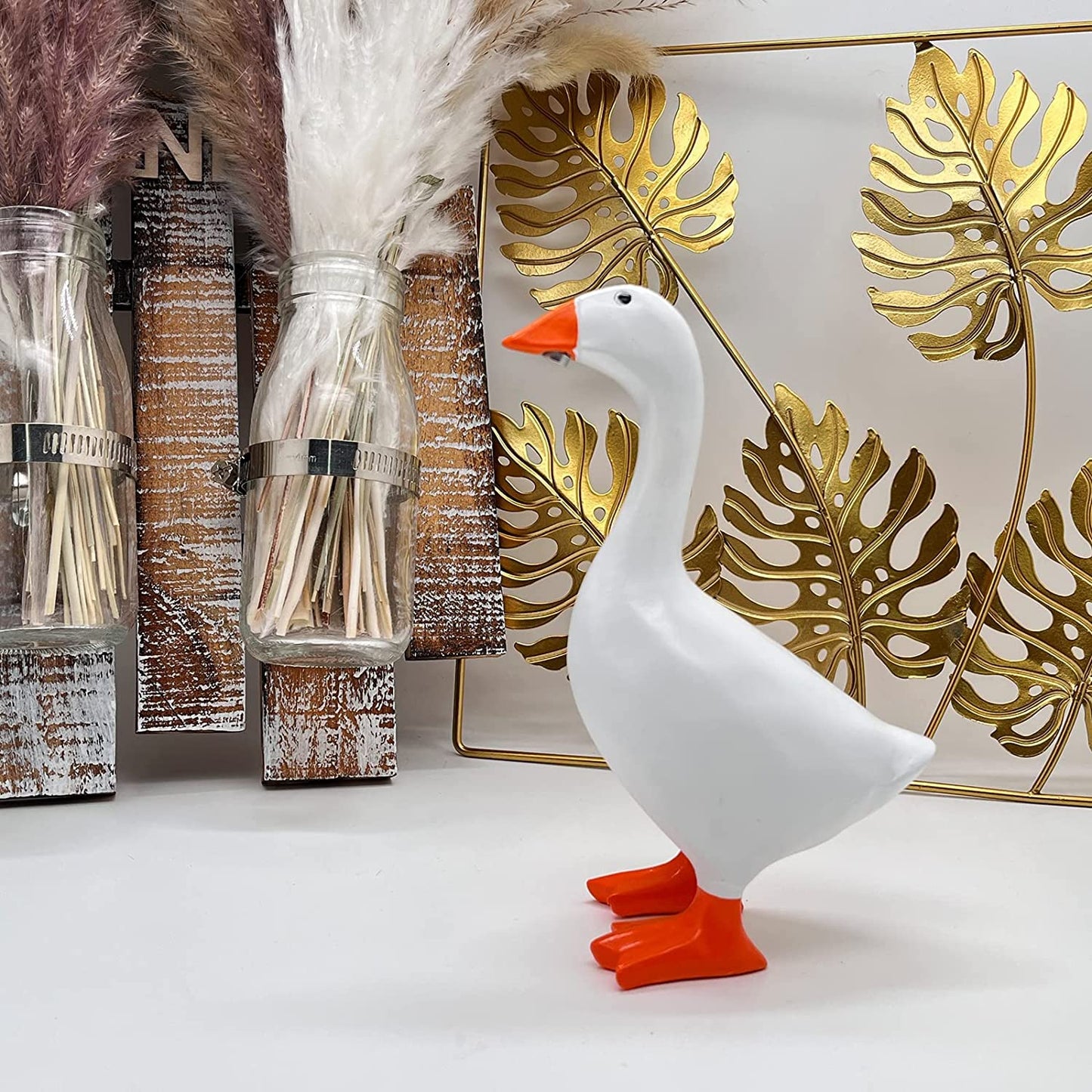 Gladyell Magnetic Goose Key Holder Cute Home Decor Statue,Office Table Desk Decor Resin Goose Duck Statue Sculpture,Tool Holder Home Decoration，Bedroom Decor Housewarming Gift
