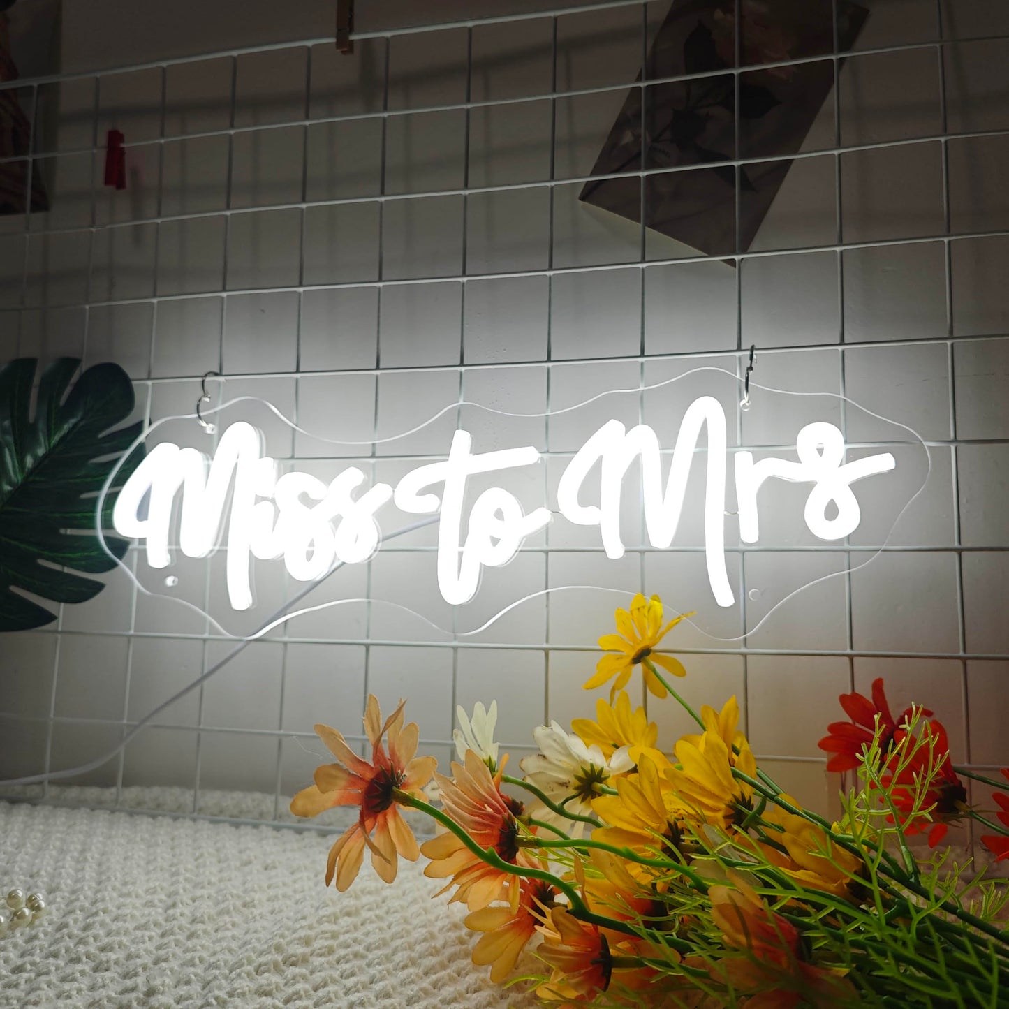 Nogarcici Miss to Mrs Neon Signs for Wedding Decor, Marry Sign LED Light up Sign for Engagement Bachelorette Party Decoration Art Gift Birthday White Neon Lights Décor to Girlfriends