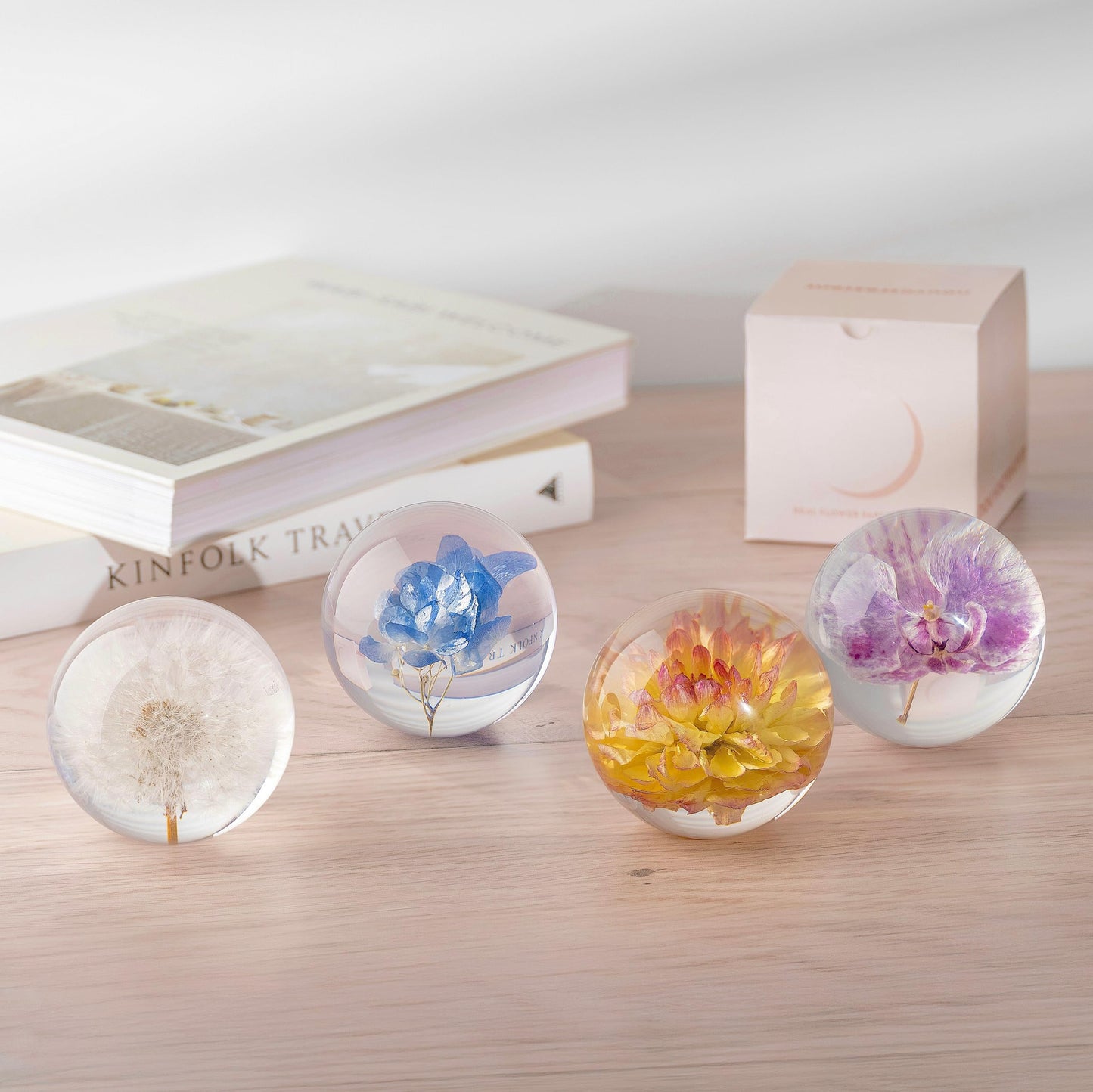 NouvoCrescent Real Blue Hydrangea Paperweight - Home Decor Crystal Resin Ball 3.14in (80mm) - Clear Blue Hydrangea Flower Globe for Special Days - Sphere Figurine Office Paperweight w/Flat Bottom