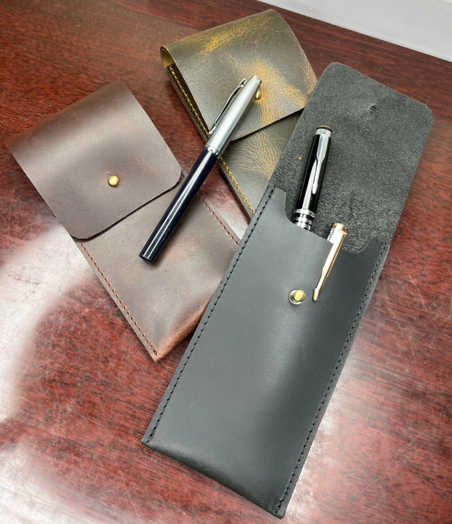 RUSTIC TOWN Leather Pen Case - Handmade Valentines Gift Full-Grain Leather Pen Pencil Holder - Minimalist Pen Protective Sleeve Cover - Elegant & Practical Pencil Pouch for Work & Office