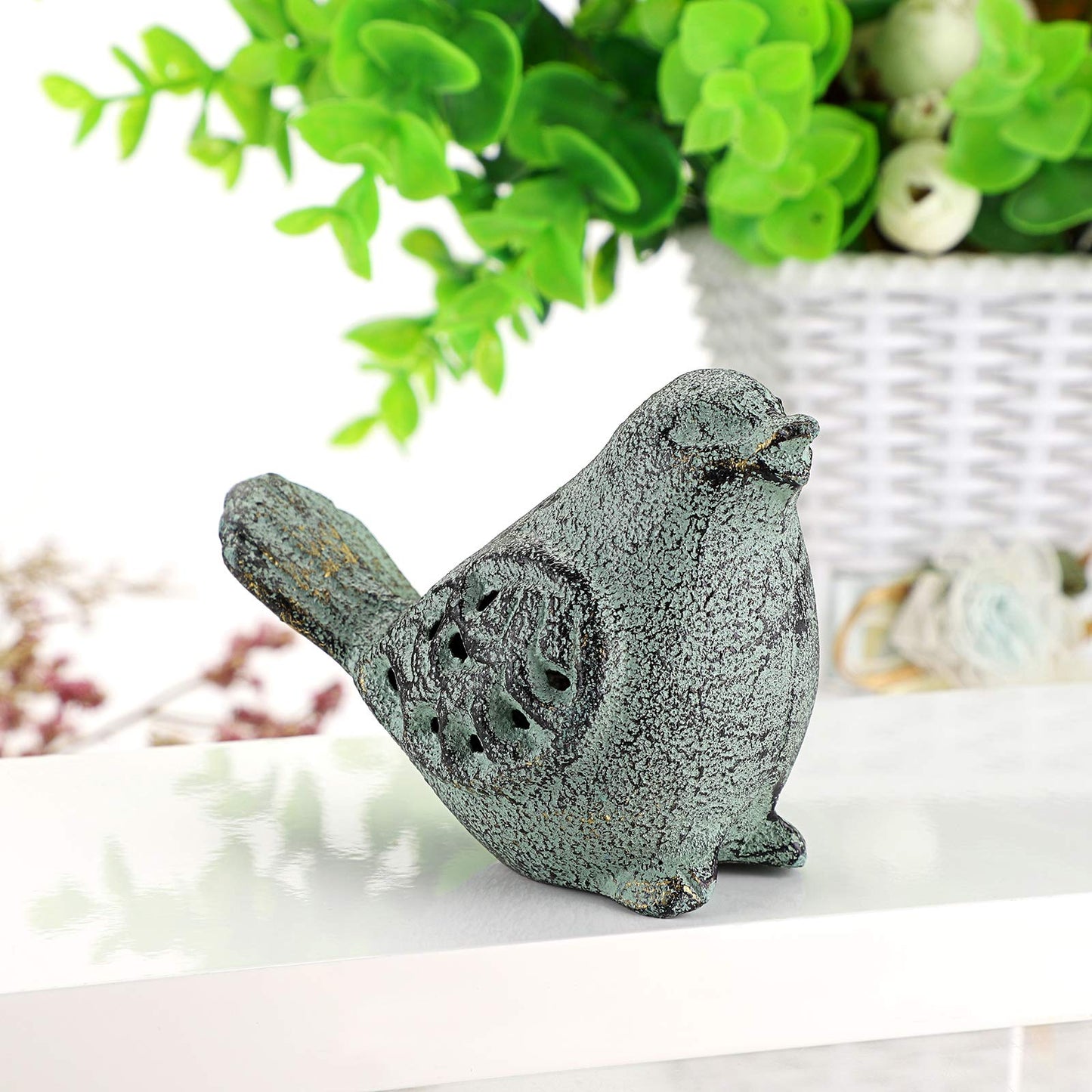 OwnMy 2PCS Cast Iron Green Bird Sculptures - Outdoor & Indoor Small Birds Statues, Hollow Carved Bird Figurines Ornaments Decorative Animal Figurines for Garden Patio Home Decors