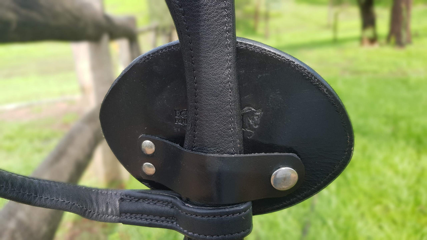 Echo Beach Equestrian Genuine Leather Number Holder Pair for Bridle or Saddle Pad. Oval with 3 Digit Easy Change Numbers. Built in Clip for Secure Attachment. 2 Number Holders Included
