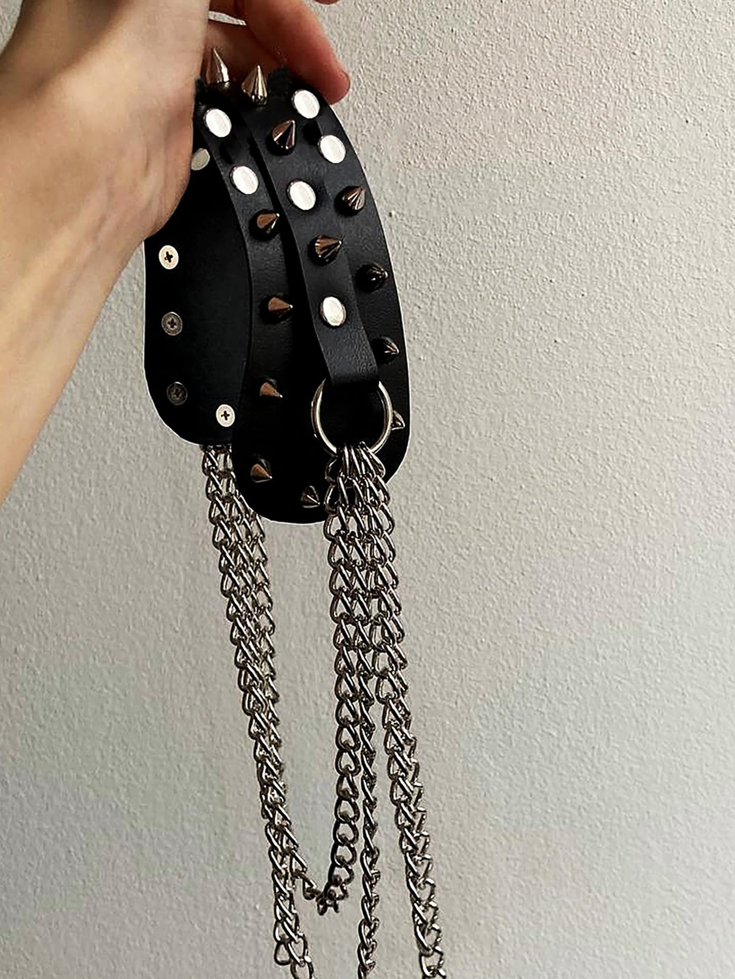 WARANDOD Men’s Faux Leather Shoulder Belt with Alloy Studs and Chain, Punk Gothic Single Shoulder Decorative Harness (Fixed Size)