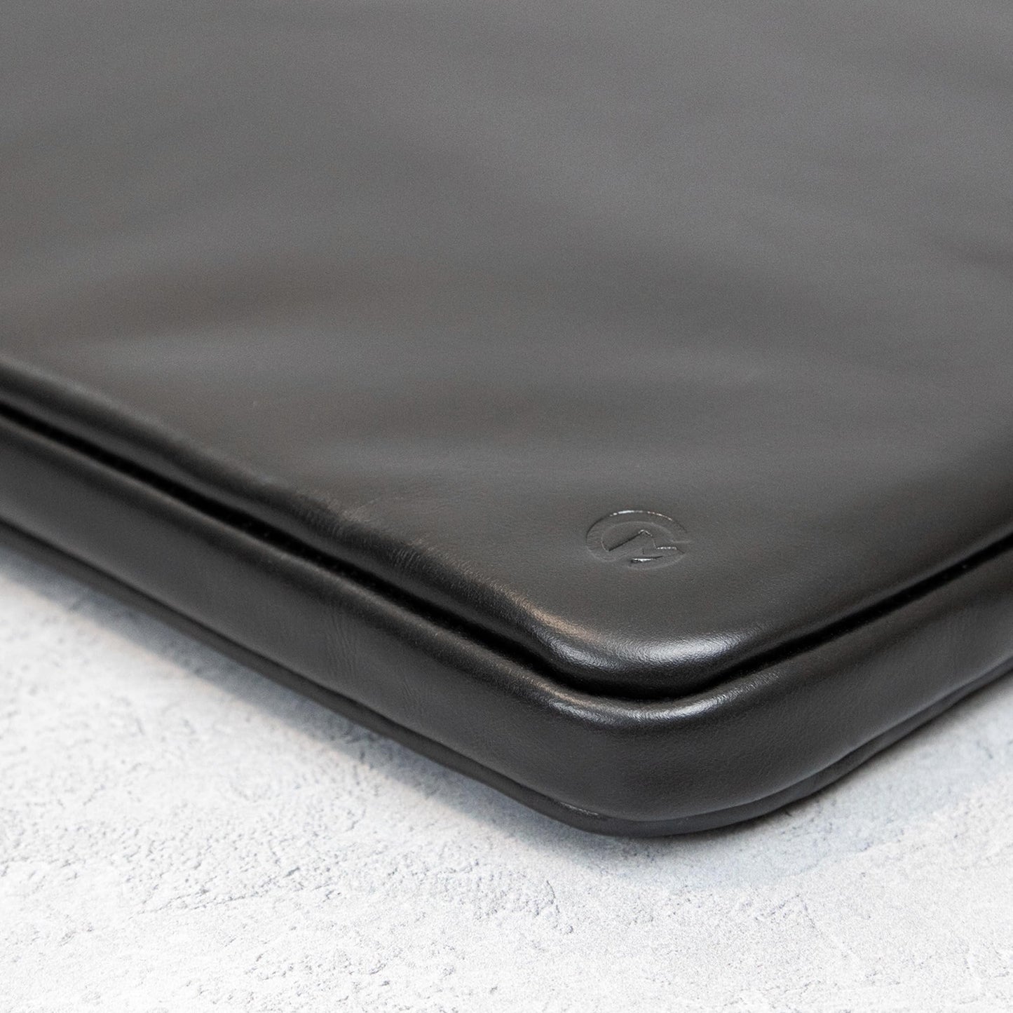 Casemade Real Leather Laptop Case/Zipped Folio Bag with Inner Pocket & Wool Lining Compatible with Apple MacBook, HP, Dell, Asus, Levovo (14 Inch - Black)