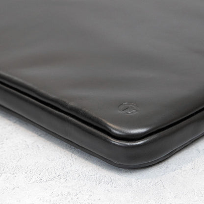 Casemade Real Leather Laptop Case/Zipped Folio Bag with Inner Pocket & Wool Lining Compatible with Apple MacBook, HP, Dell, Asus, Levovo (14 Inch - Black)