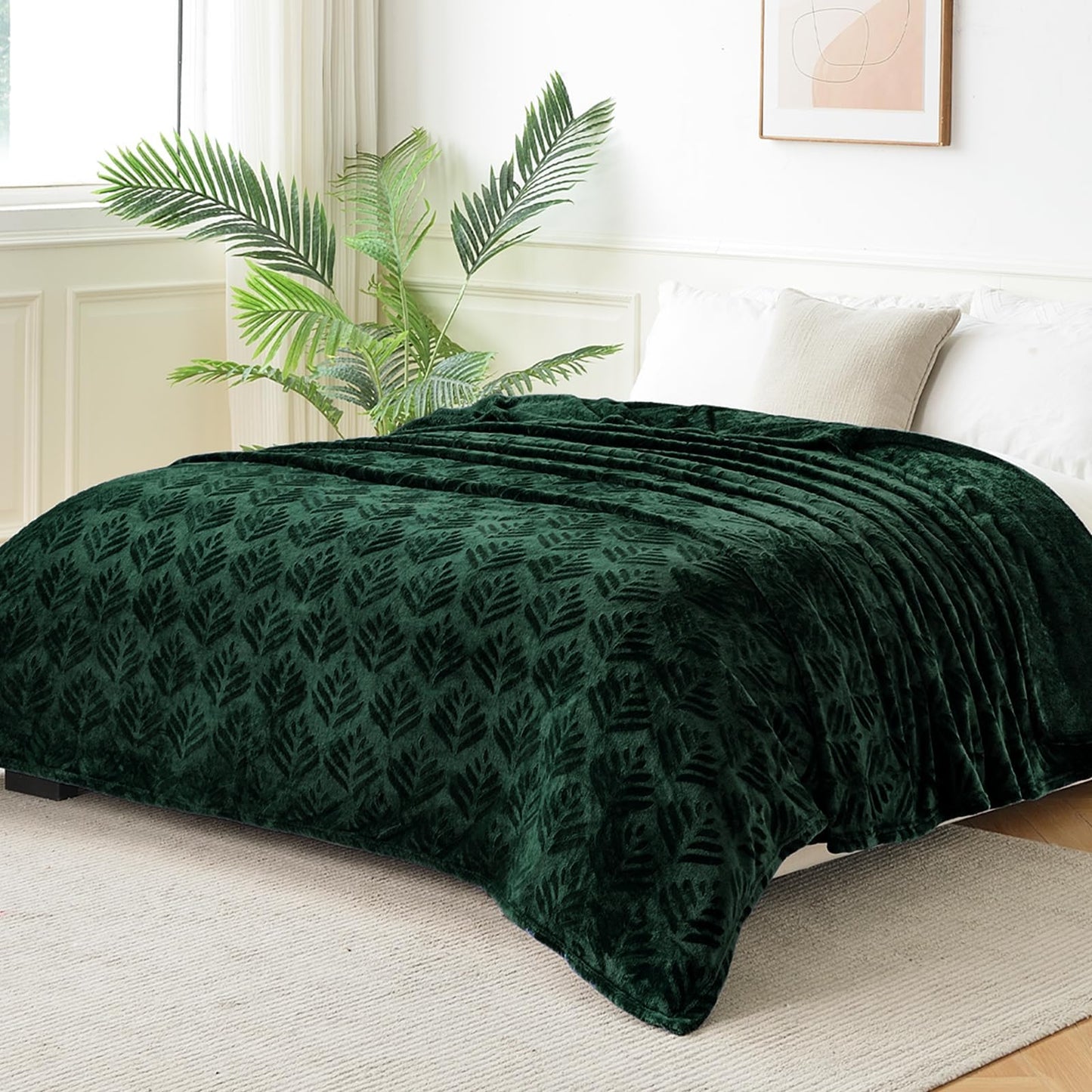 Exclusivo Mezcla King Size Fleece Blanket for Bed, Super Soft and Cozy Blankets All Season Use, Leaves Pattern, Plush Fuzzy Lightweight, Forest Green, 90x104 Inch