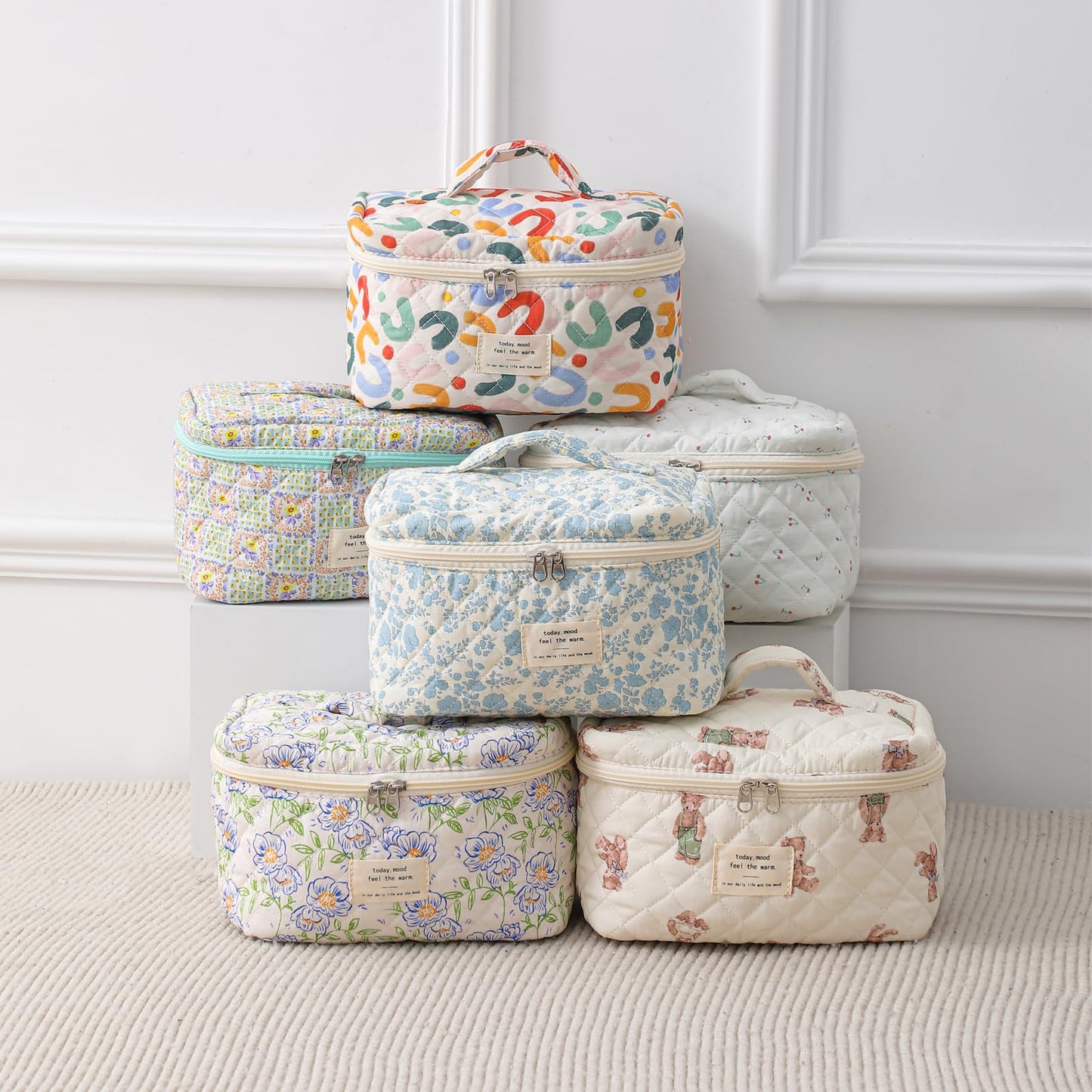 uekeboag Large Travel Quilted Makeup Bag for Women, Floral Cotton Cosmetic Bag, Coquette Aesthetic Floral Toiletry Organizer Bag (01Lithtblue-flower)