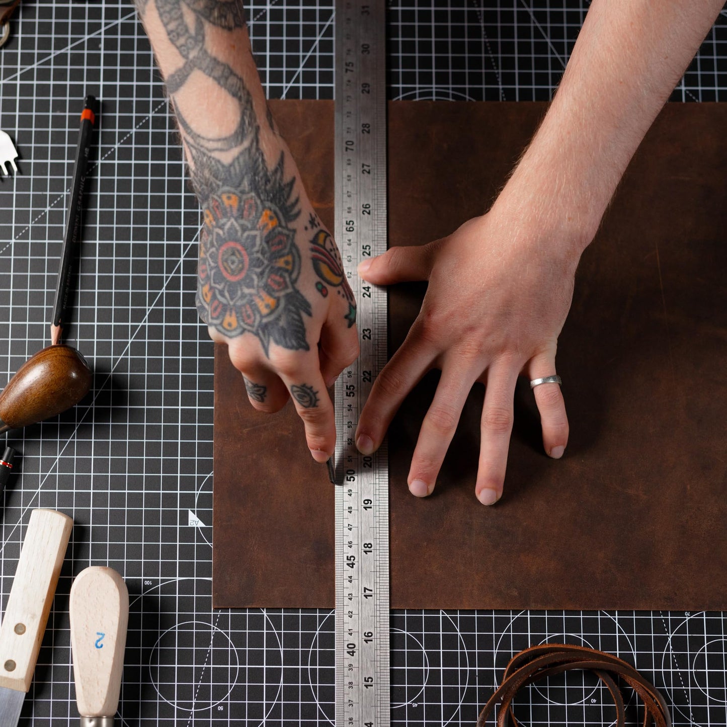 Moonster Genuine Leather Sheets for Crafts, Tooling Leather Sheet 12" x 24" – Full Grain Buffalo Fabric, Crafting Kit, Veg Tan Hide for DIY Projects with 36" Cord – Soft Brown