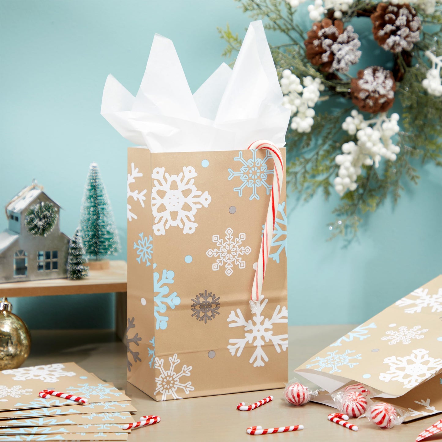 Juvale Paper Winter Gift Bags - 36 Count, 5.15 x 3.2 x 8.5 In, Red & White Snowflake - Reinforced Tear-Resistant Bottom - Snowflake Party Favor & Treat Bags for Snacks & Treats