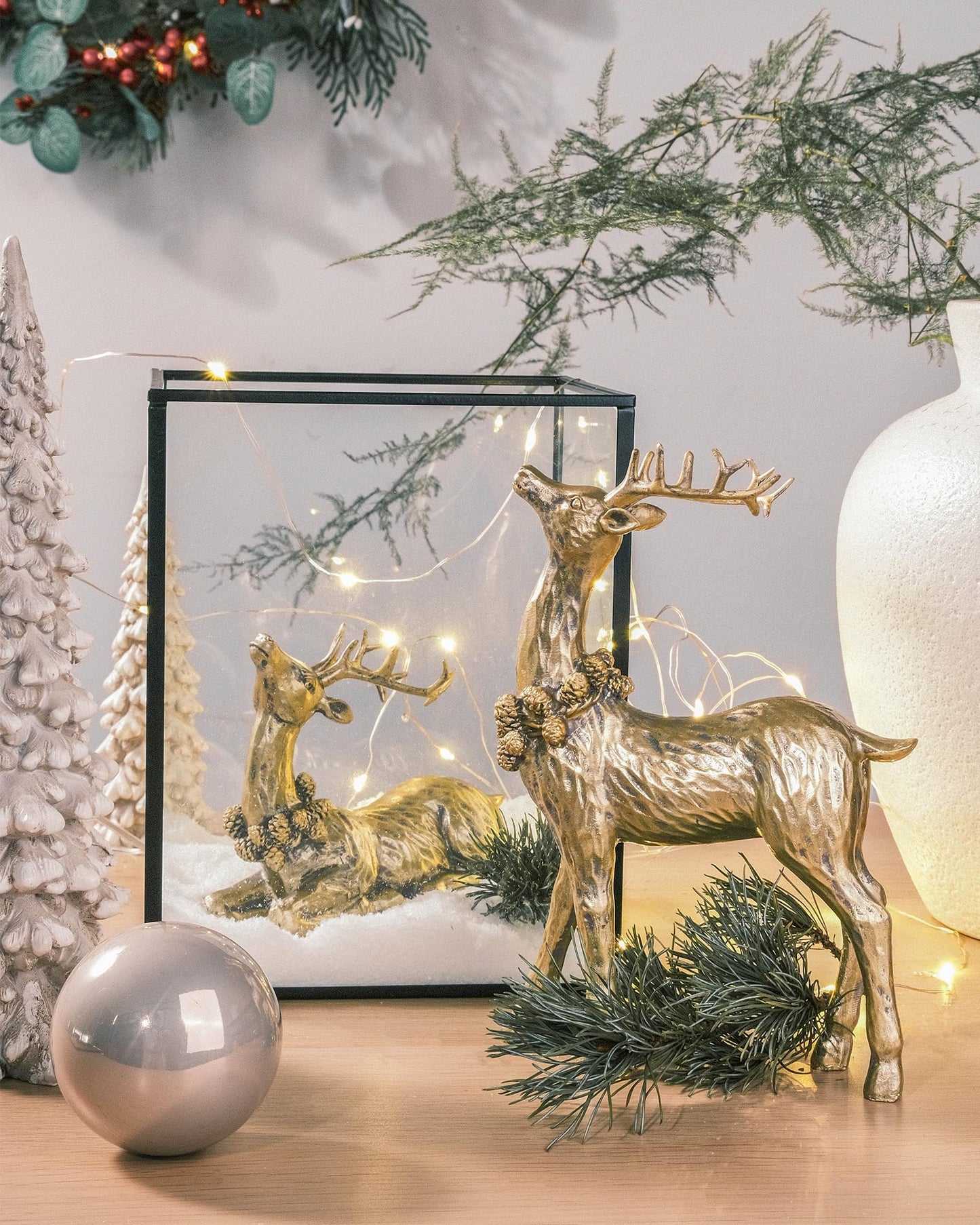 DN DECONATION 2pcs Gold Christmas Reindeer Figurines, Tabletop Reindeer Christmas Decor Indoor, Small Resin Xmas Brass Deer Decorations for Home Mantel Decor