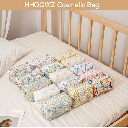 HHQQWZ Makeup Bag Travel Cosmetic Bag for Women Girls, Zipper Make Up Pouch, Floral Flowers Toiletry Organizer Makeup, Portable Storage Cosmetic Travel Cloth Bag (Blue Floral)