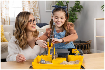 Kinetic Sand, Construction Site Folding Sandbox with 2lbs Play Sand & Toy Truck, Sensory Toys for Kids Ages 3 and up