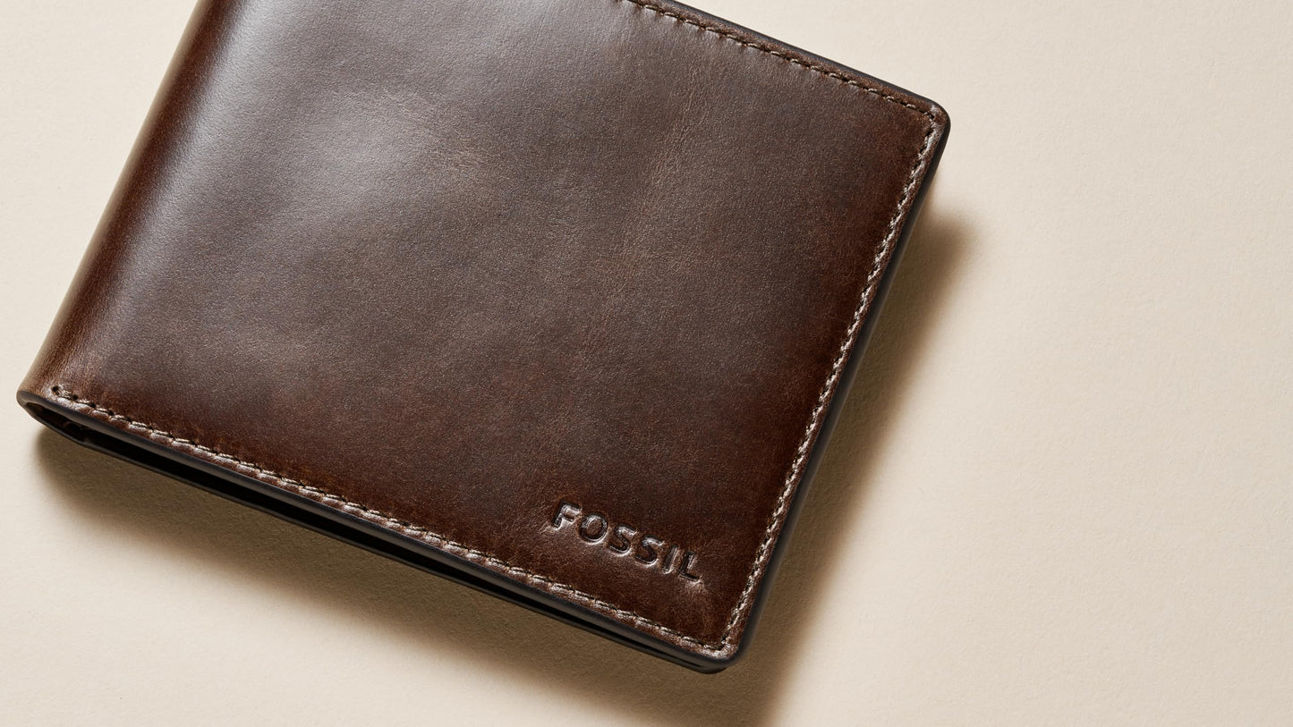 Fossil Men's Wallet, Derrick Leather RFID-Blocking Wallet, Bifold with Flip ID, Dark Brown