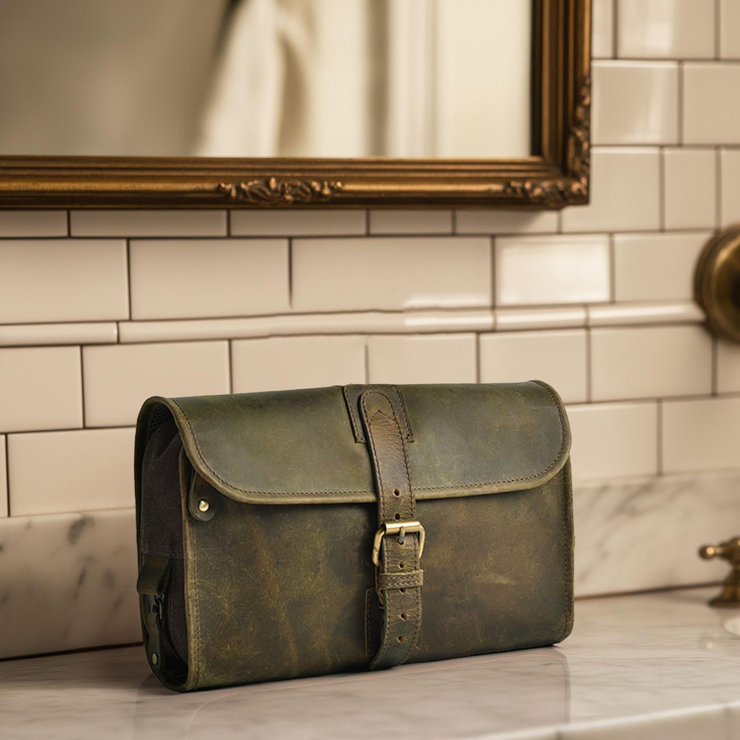 LEATHER VILLAGE Hanging Genuine Leather Toiletry Bag for Men – Handcrafted Vintage Travel Dopp Kit with Waterproof Lining, Shaving Organizer and Shower Bathroom Essentials Case - Mud