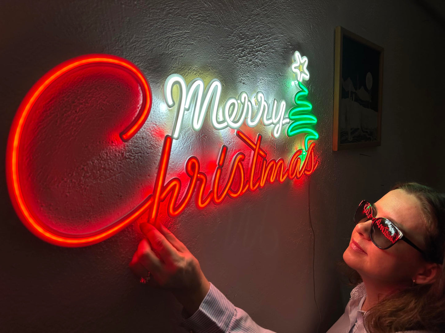 BONPERLA Merry Christmas Decor, Christmas Wall Art, Neon Metal Wall Art, Hanging Lighted Merry Christmas Decor, Neon Wall Sign, Home Office Hotel Pub Bar Cafe Wall Decor (Without Remote Control)