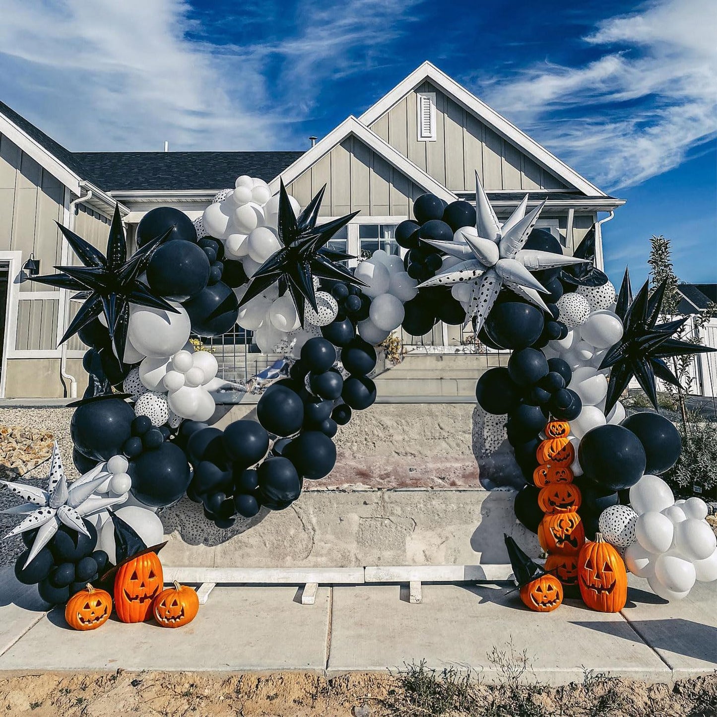 Halloween Balloon Arch Kit, Black White Skeleton Balloons Halloween Decorations Balloon Garland with Explosion Star Skull Foil Balloons for Haunted House Party Decorations