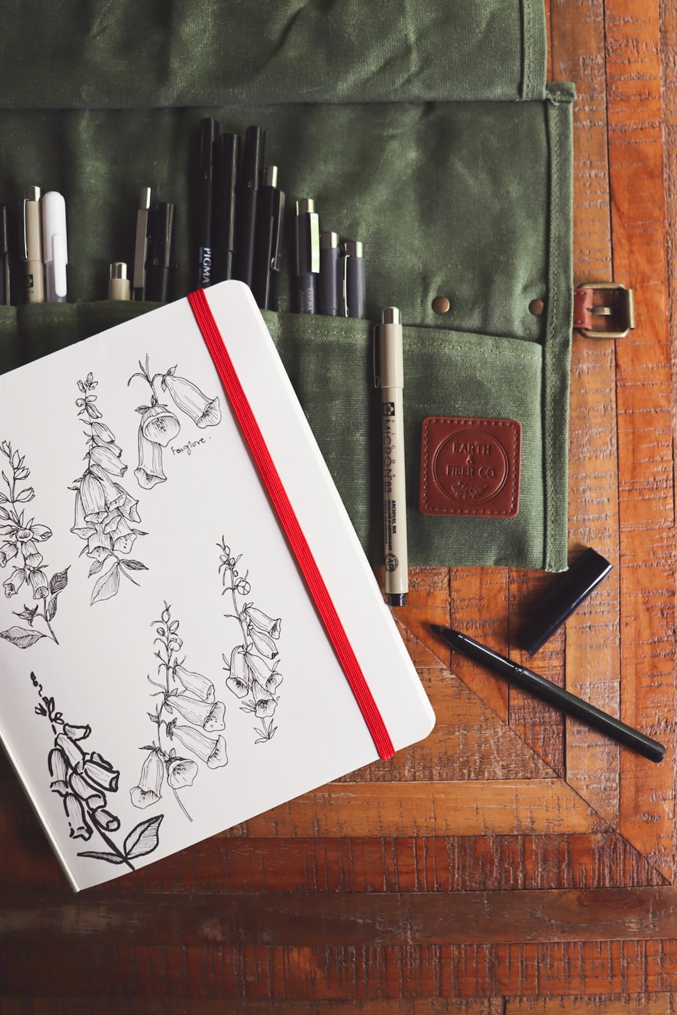 Earth & Fiber Co. Compact Waxed Canvas Paint Brush Holder - Portable Art Bag for Painting & Drawing - Art Supplies Organizer - Storage Roll Bag for Artists