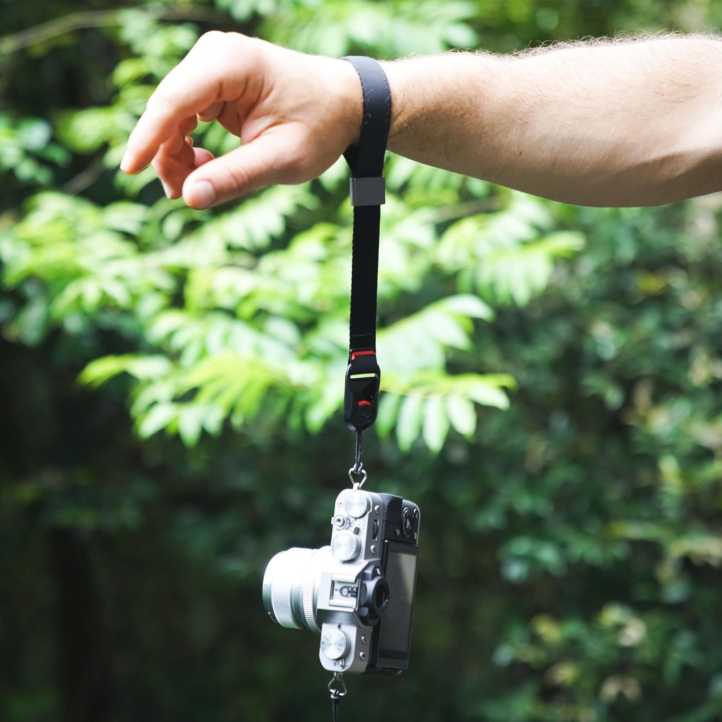 Peak Design Cuff Camera Wrist Strap, Black, Compatible with DSLR, Compact and Point-and-Shoot Cameras, Low Profile, Quick Release and Connection, 200 lb Capacity, Camera Straps for Photographers