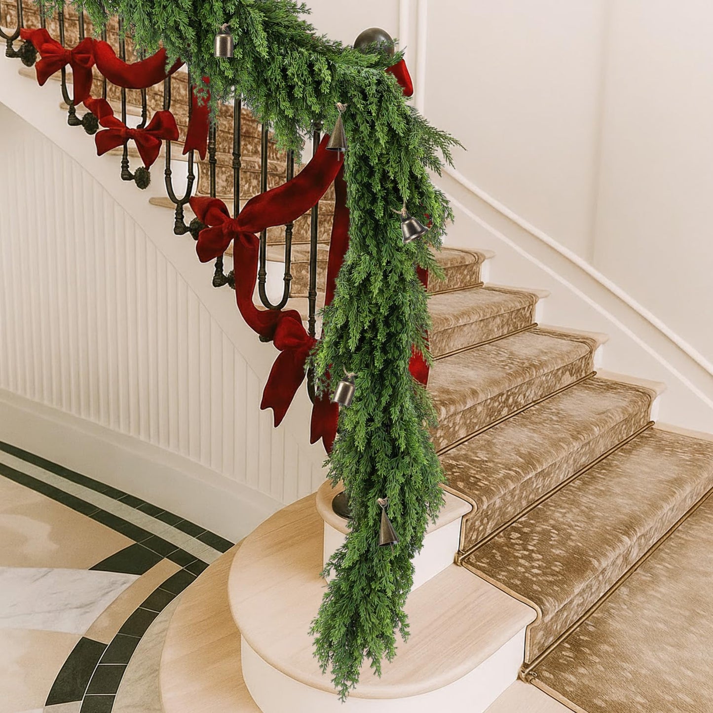 Giegxin 6 ft Christmas Decoration Cedar Garland with Cowbells for Mantel Christmas Lifelike Touch Evergreen Artificial Rustic Garlands for Farmhouse Home Table Centerpieces Fireplace Winter Xmas Decor