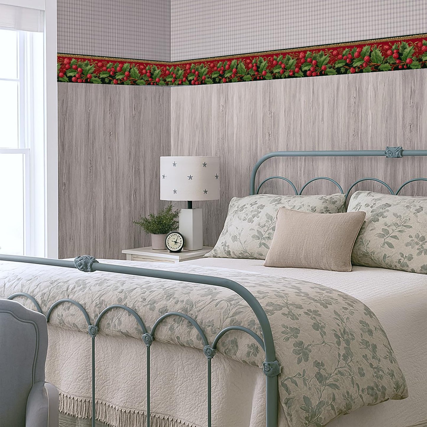 IOHEFY Christmas Red Berry Wallpaper Border 196x4 Inch Peel and Stick Wall Border Self Adhesive Holiday Green Leaf Removable Vinyl Trim for Living Room Bedroom Bathroom Kitchen Cabinet Decoration
