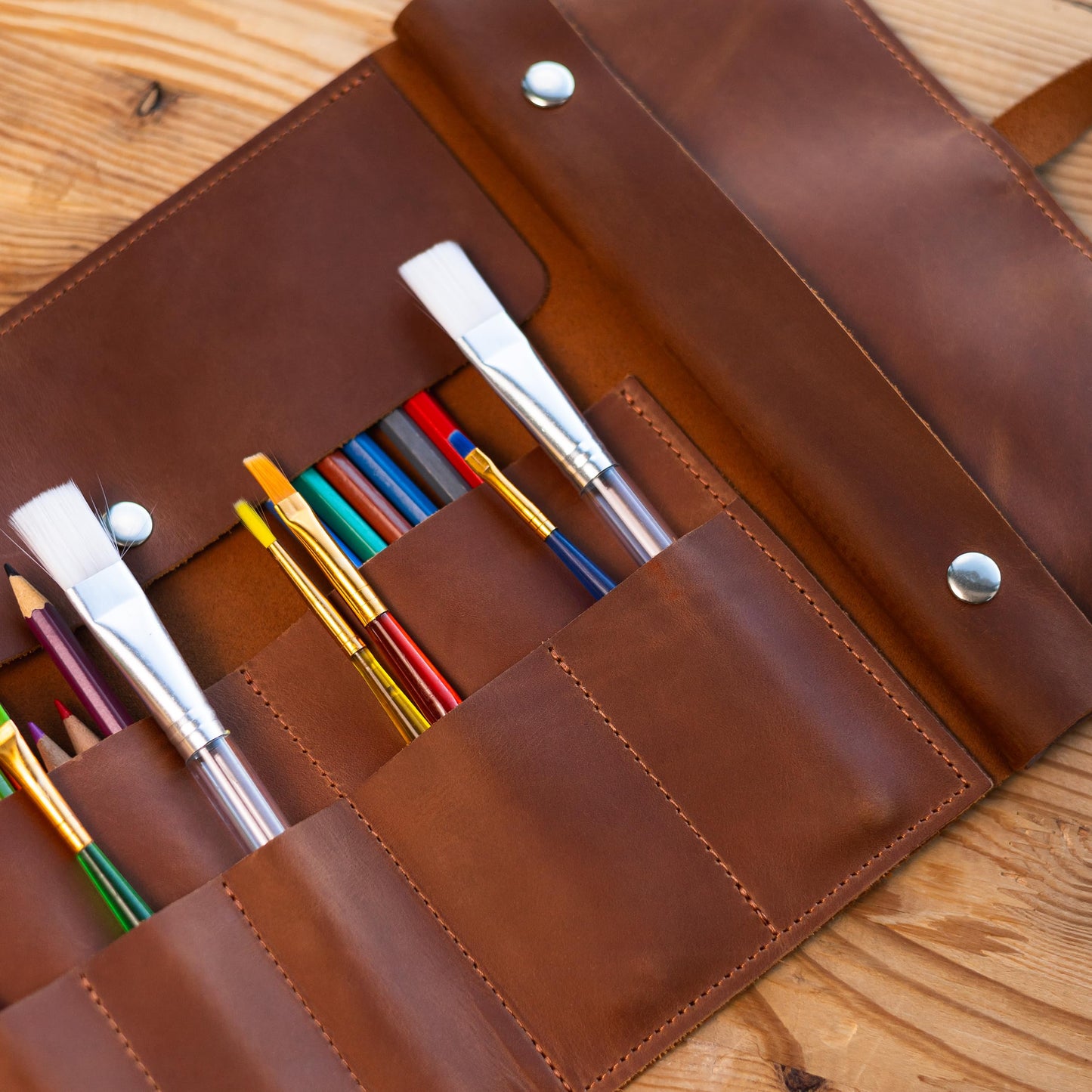 OMBUO Handmade Artist Pencil Case for Adults Women, Leather Pencil Roll, Artist Gifts, Pencil Wrap Roll Up Case, Leather Paint Brush Case, Warm Brown