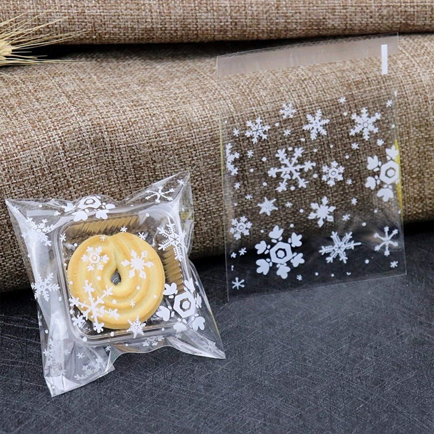 TAPEGO Snowflake Cookie Bags Christmas Cellophane Bags Candy Bakery Gift Bags Self Adhesive Resealable OPP Bags Christmas Party Supplies 100PCS